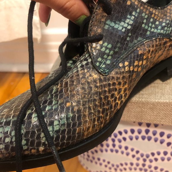 HOTIC Women's almond toe Snakeskin oxfords - Picture 9 of 10